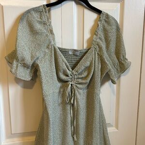 Green floral dress size Medium adjustable scrunch in front